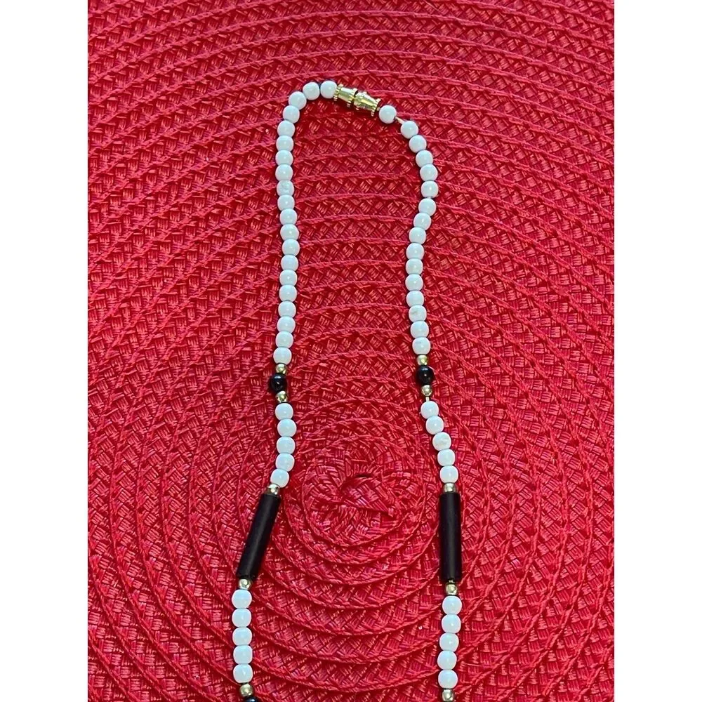 Vintage 1980s Puka Shell Bead Choker Necklace Hawaiian Beach Conch Shells 14" - Picture 5 of 6